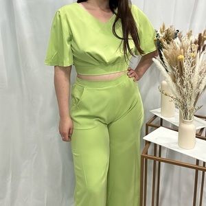 A lightweight pant set, with wide leg. Perfect for spring and summer. Two colors